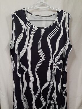 Women’s Black & White Sleeveless Wave-Print Top - Size XXL